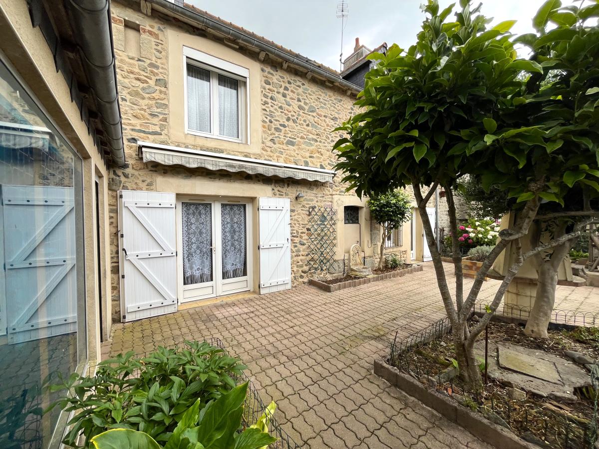 MAISON HILLION